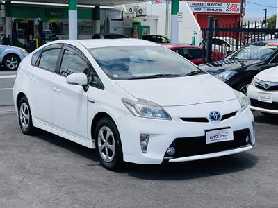 2014 Toyota PRIUS - Thumbnail