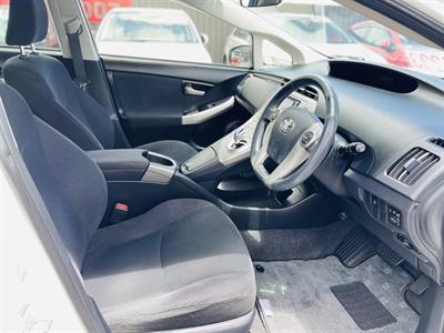 2014 Toyota PRIUS - Thumbnail