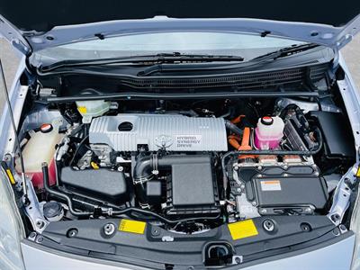 2014 Toyota PRIUS - Thumbnail