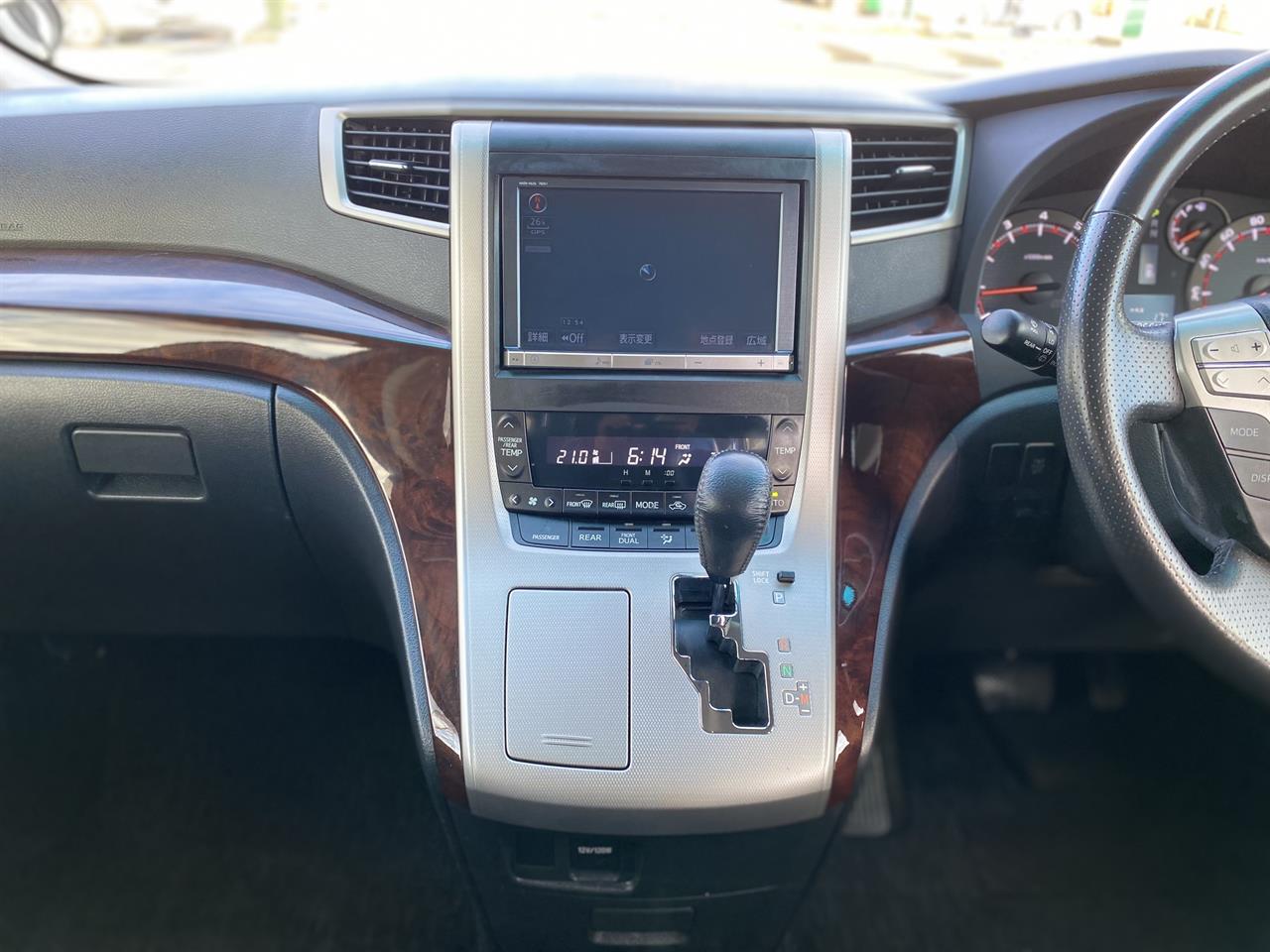 2013 Toyota VELLFIRE