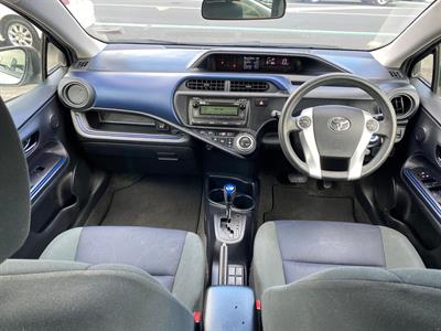 2015 Toyota PRIUS C - Thumbnail