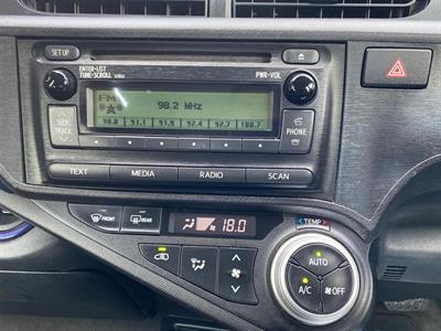 2015 Toyota PRIUS C - Thumbnail