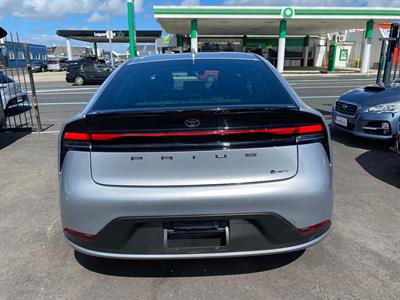 2023 Toyota PRIUS - Thumbnail