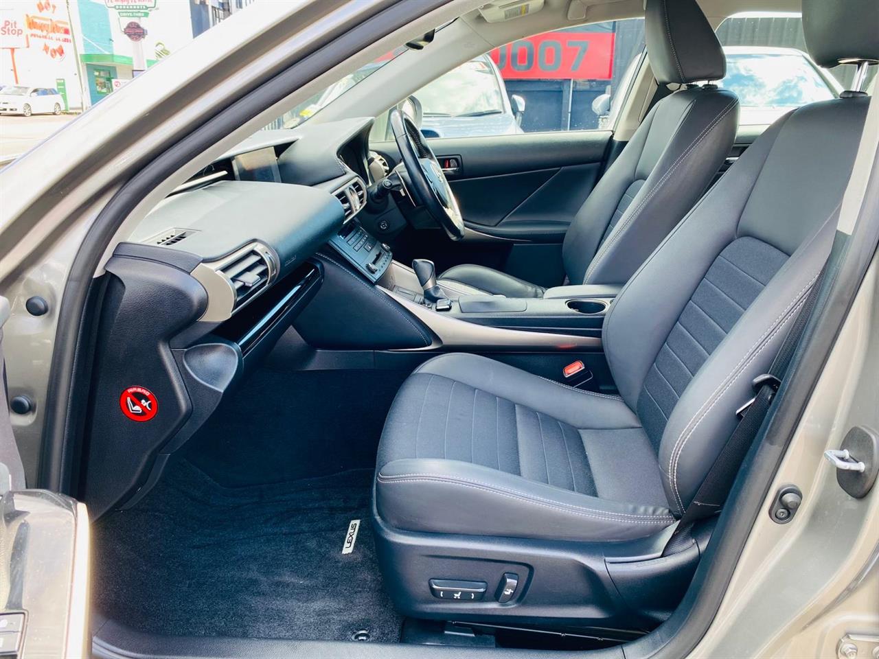 2016 Lexus IS 300h