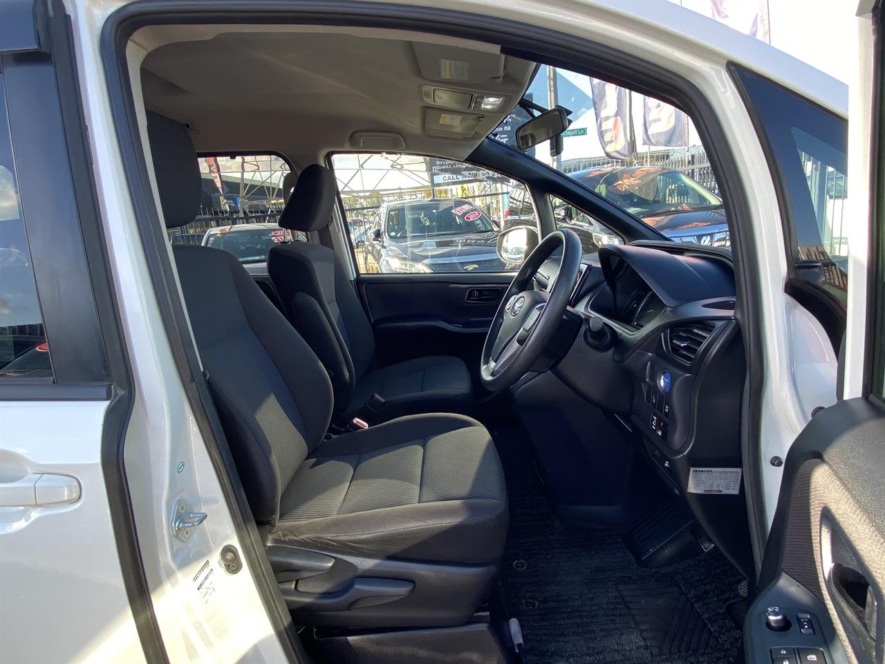 2014 Toyota NOAH