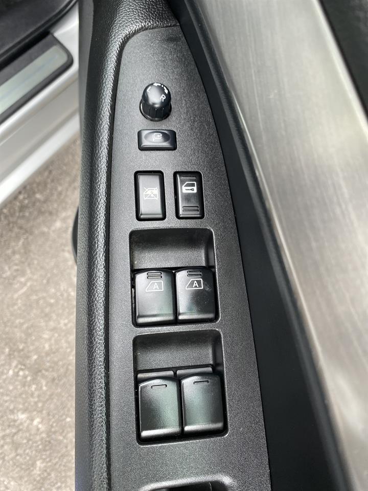 2012 Nissan SKYLINE