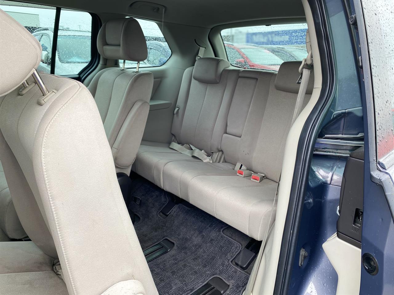 2006 Mazda MPV