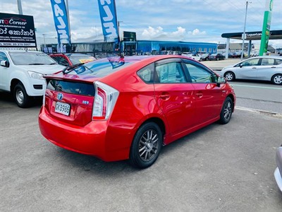 2014 Toyota PRIUS - Thumbnail